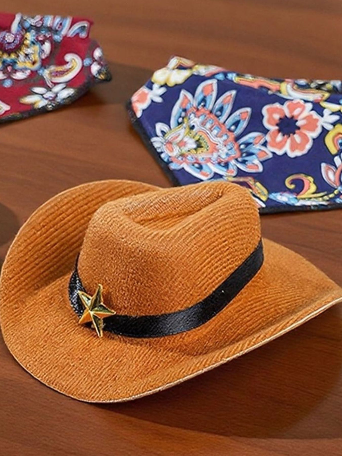 0948a133-a2f4-4068-9db2-723989a28a04-Max  Pet Scarf & Hat 
