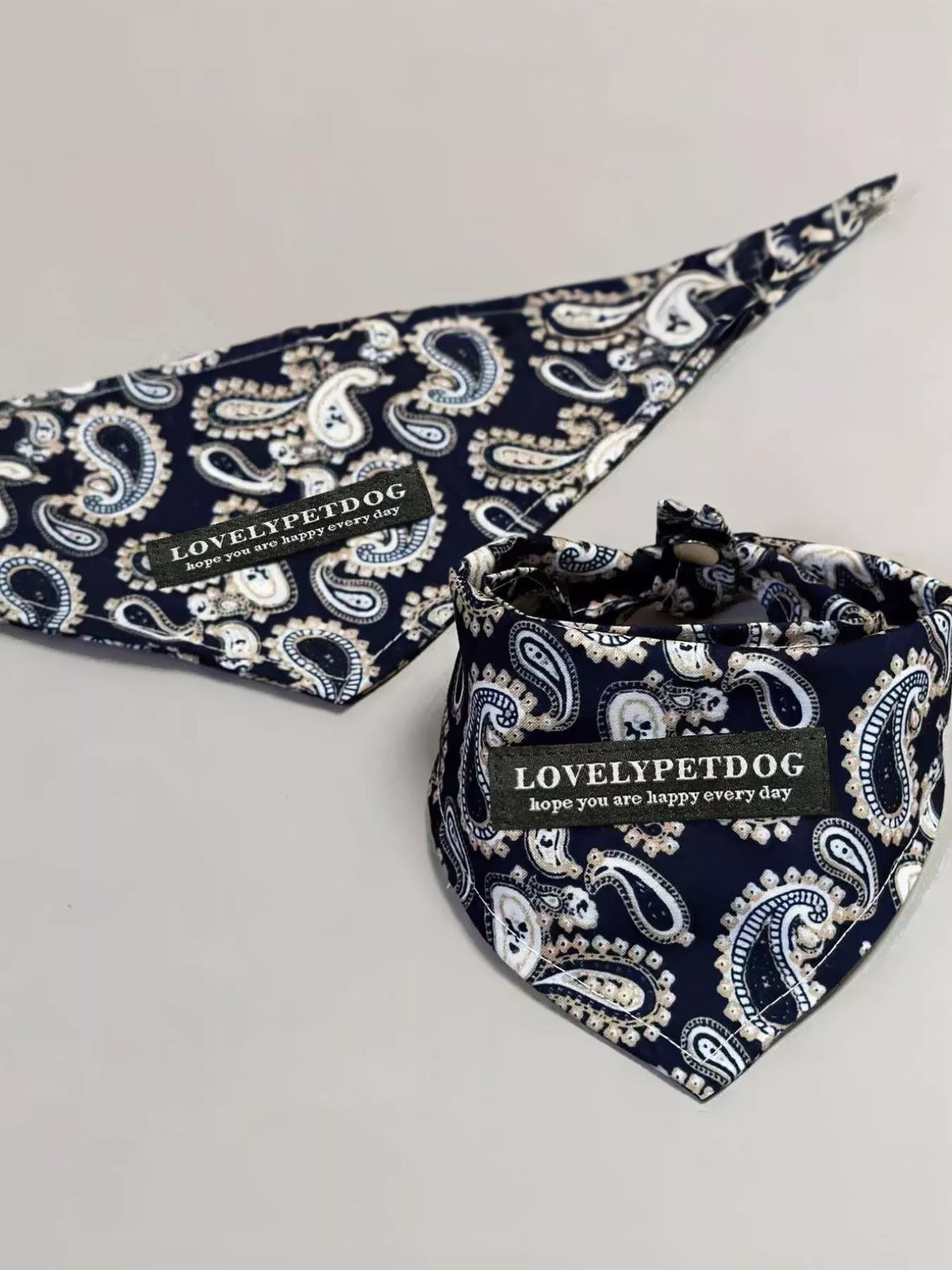 f90388a7-31bd-49d6-8daa-ecb8b18078c4-Max-Origin Pet Scarf